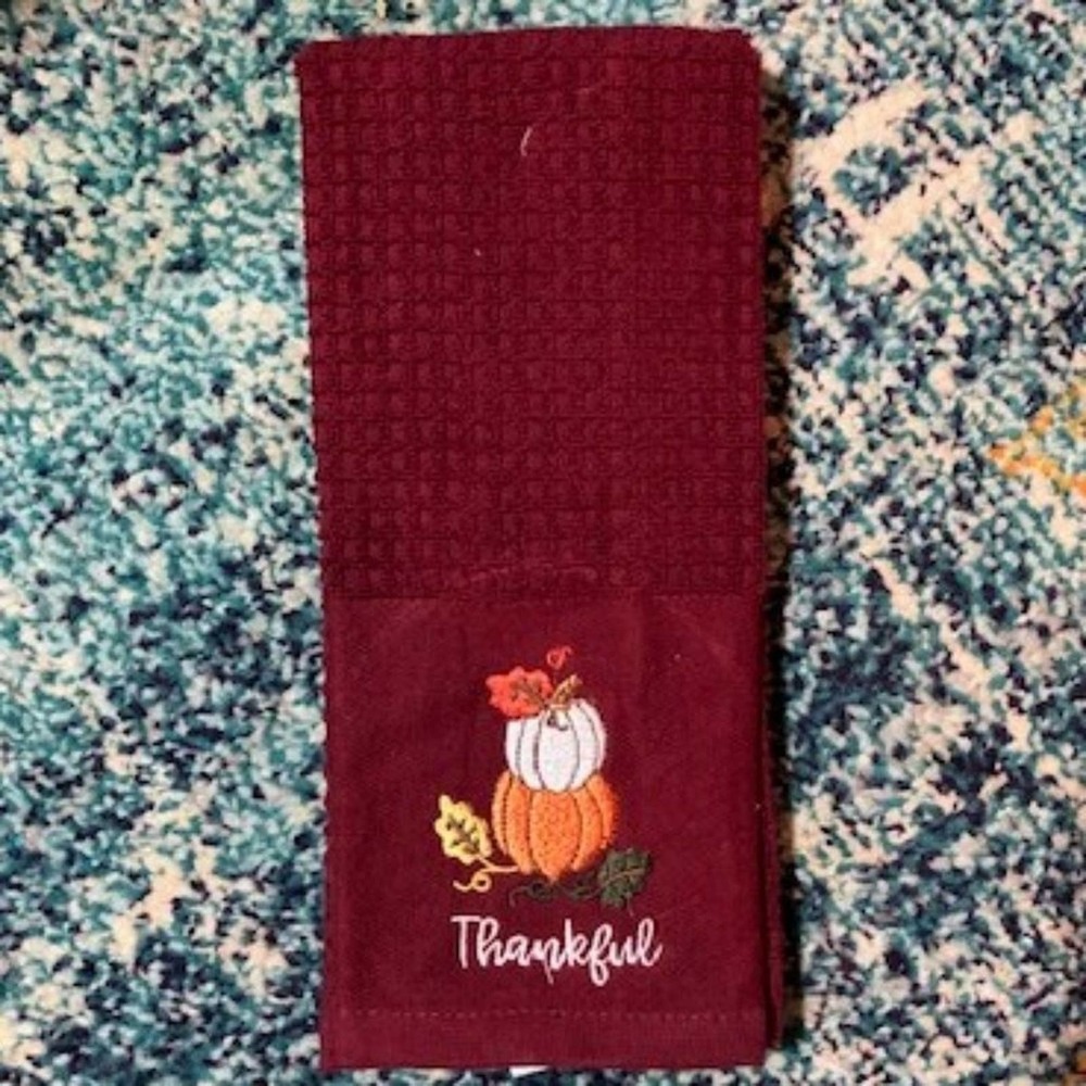 2 piece Set of Maroon "Thankful" Fall‎ Towels NWOT